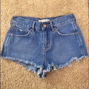 blue denim shorts!🦋